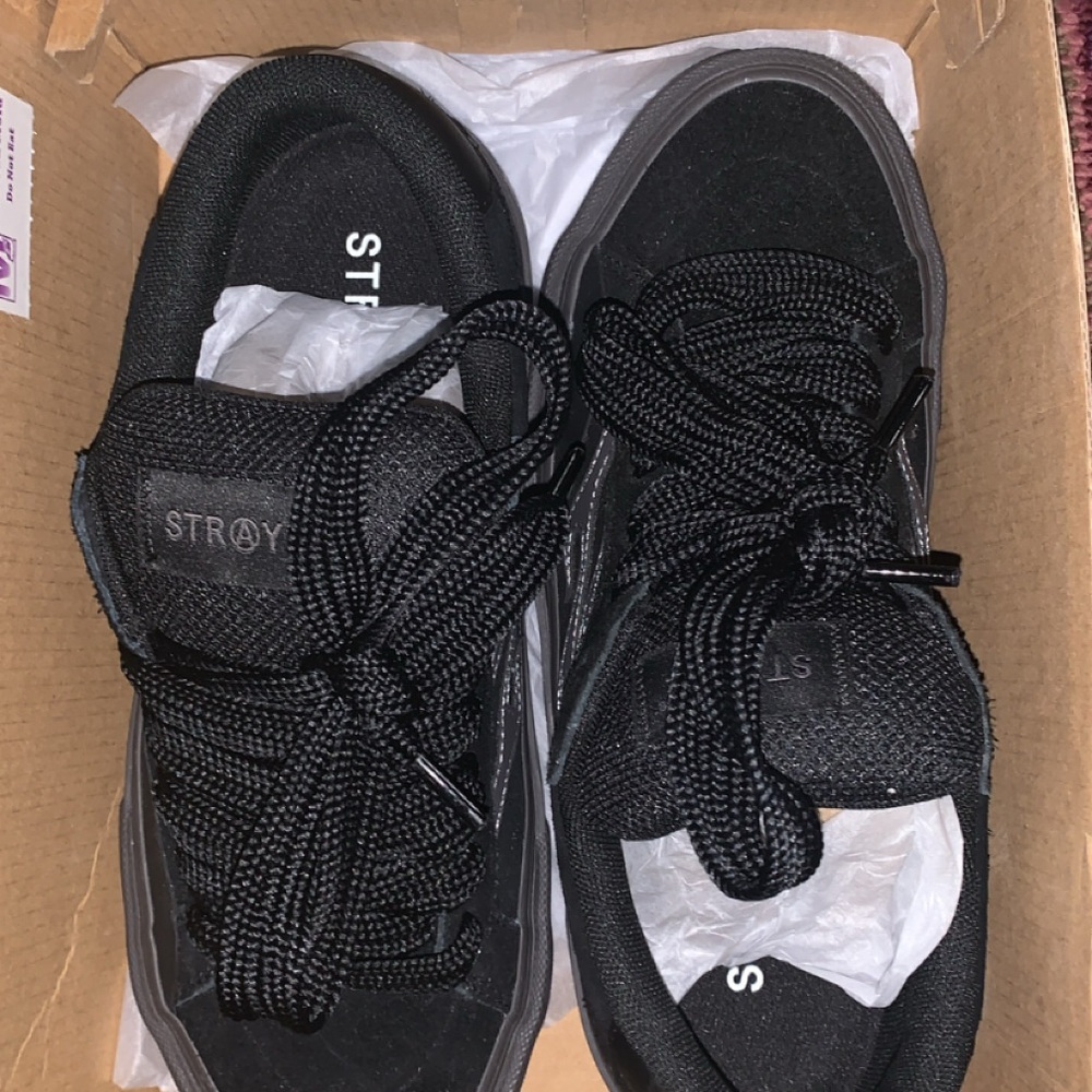 RAYE Black Sneakers